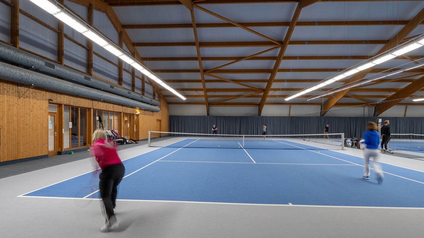 Beste Ausleuchtung für Ihre Ballwechsel: ETUF-Tennis­halle Essen.
